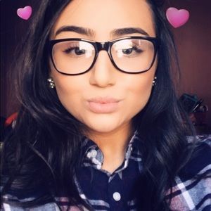 Meet your Posher, Dominique